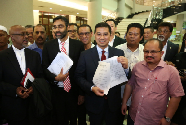 世界級詐騙!掏空國庫35億,花千萬向蕭亞軒求婚,劉特佐什麼來頭 世界級詐騙!掏空國庫35億,花千萬向蕭亞軒求婚,劉特佐什麼來頭