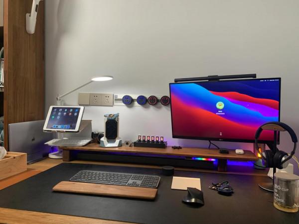 閒暇時刻收拾的桌面，燈光&plus;音效&plus;理線佈置