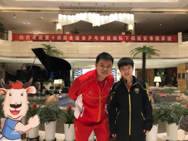 侯英超變身合影達人!調侃小胖長個,追星孫穎莎比臉大,太可愛了 侯英超變身合影達人!調侃小胖長個,追星孫穎莎比臉大,太可愛了