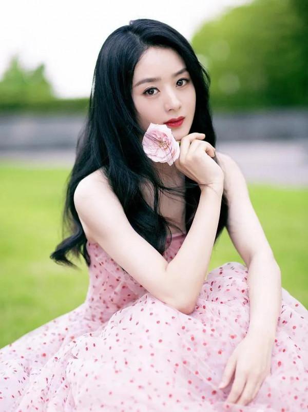 趙麗穎演繹別緻的風，花，雪，月。不一樣的畫面不一樣的氣質