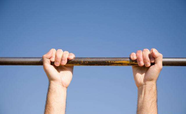 吊單槓治百病？特別是腰間盤突出？別瞎練了，看看醫生怎麼說