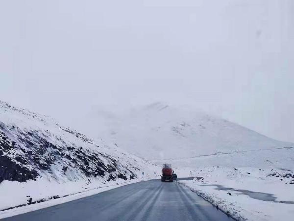 自駕川西 | 無懼暴雪、山路，與風光新580邂逅最美雪山