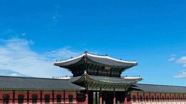 這裡是韓國的“故宮”，面積不大，很多人都說比中國的故宮差遠了