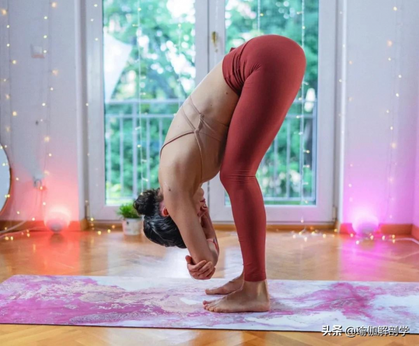 每天堅持這9個瑜伽動作，留住膠原蛋白，越練越年輕