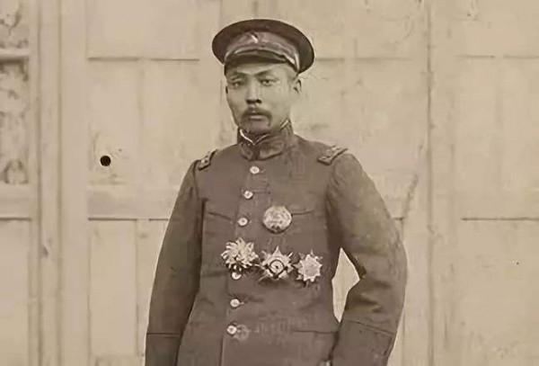 傅良佐搞出公民團事件，段祺瑞被迫出走天津，憤然大罵：真是愚蠢