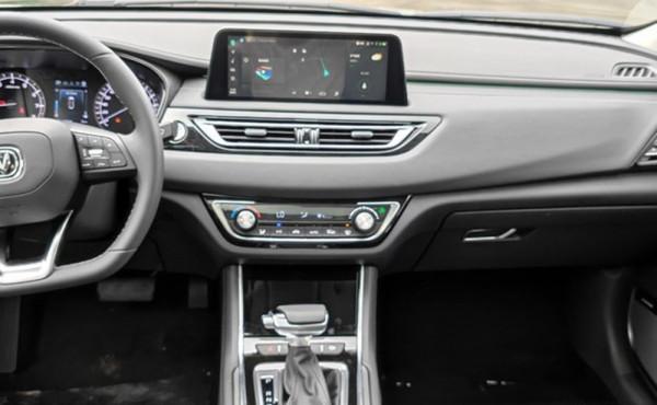 長安新款銳程CC實車曝光，外觀更霸氣，1.5T動力，菱形座椅很高階