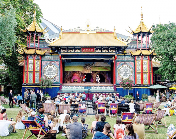 時髦不輸英國女王的丹麥女王,現在在大廠打工? 時髦不輸英國女王的丹麥女王,現在在大廠打工?