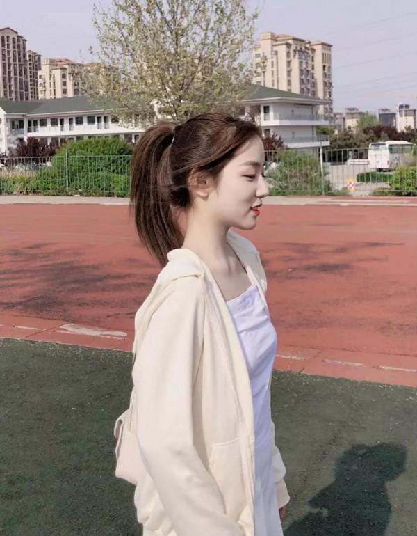 學院風薄款外套，如何穿搭更有高雅感？