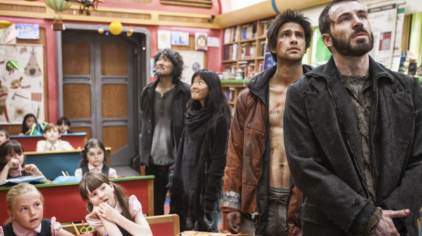 很怪誕，但又說不上來？《小小夢魘》背後所隱藏的殘酷真相