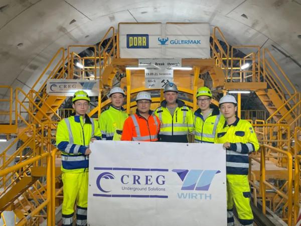 貫通之際，波蘭總統登上中國產盾構機