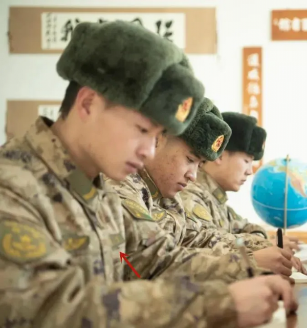 士兵的姓名牌,亮相 士兵的姓名牌,亮相