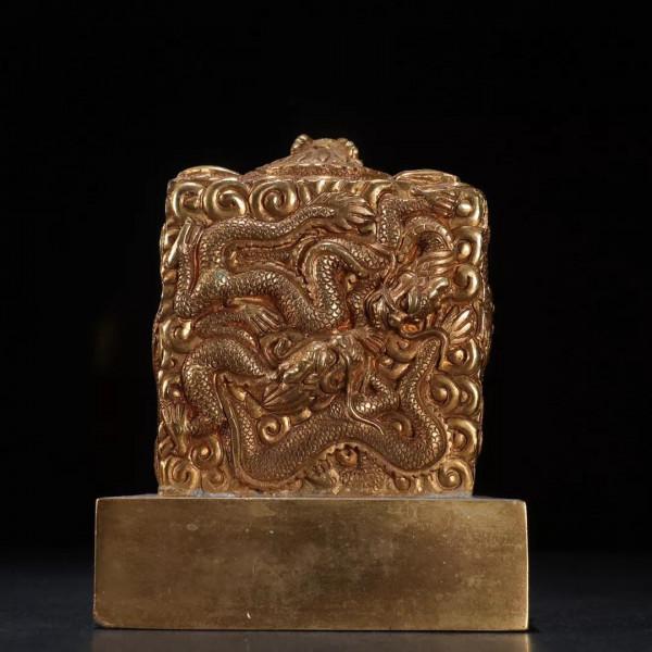 臻品 銅鎏金 九五至尊 印章規格：高寬厚12.7*10*10cm 重4950克