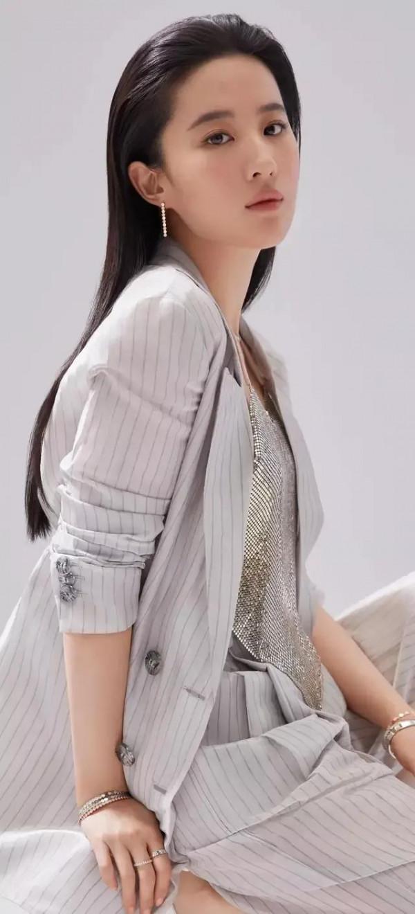 劉亦菲的美照，賞心悅目