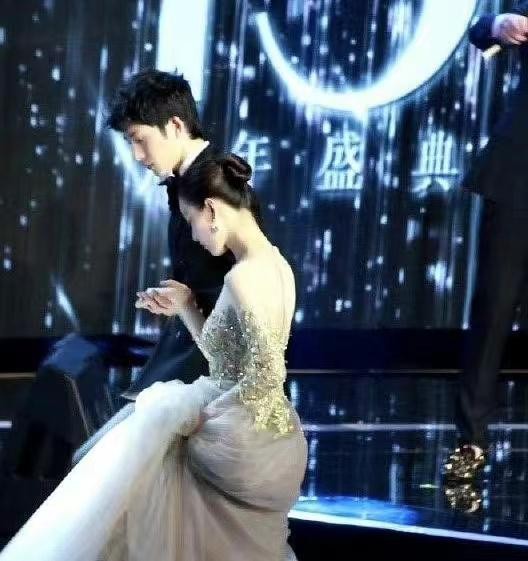 倪妮：張藝謀對我有恩，前途盡毀我也要跟他走，今苦盡甘來