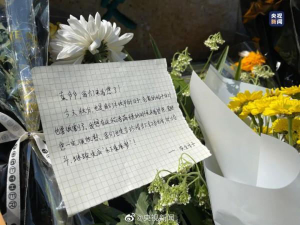 又是一年中國農民豐收節,袁隆平雕像前滿是鮮花 又是一年中國農民豐收節,袁隆平雕像前滿是鮮花