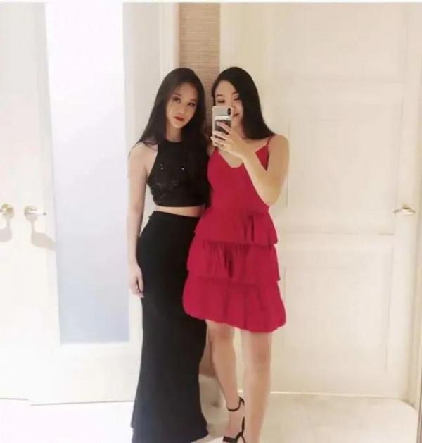 同樣是李連杰基因,把黃秋燕女兒和利智女兒一對比,差距就出來了 同樣是李連杰基因,把黃秋燕女兒和利智女兒一對比,差距就出來了