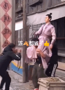 拍戲靠摳圖、1公里內必有五星酒店，“塑膠演員”的下限有多低？