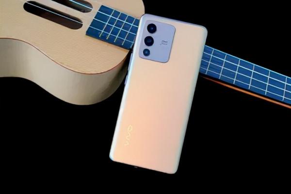 2021年12月三款熱門新機型總結：小米iQOO正常迭代，S12很不錯