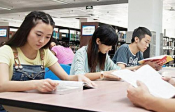 教育部傳來壞訊息，大學生迎來“新政策”，學生直呼不公平