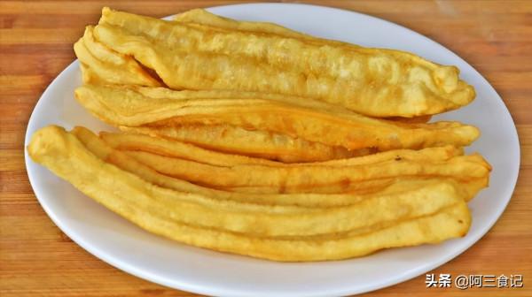 油條別再買著吃了，教你傳統老配方，出鍋蓬鬆酥脆，全家人超愛吃