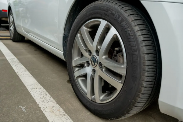 二手敞篷高爾夫:秋高氣爽需好車相伴,十二萬出頭的個性之選 二手敞篷高爾夫:秋高氣爽需好車相伴,十二萬出頭的個性之選