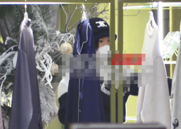 33歲毛曉彤掃蕩高階商場，一身名牌穿搭價值10萬，保鏢陪伴排場大