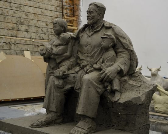 八子參軍，無一生還，老人去世後，毛主席帶著兒子毛毛為他送終