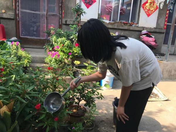 母親離家出走父親去世,14歲女孩與抑鬱抗爭:我得堅強起來 母親離家出走父親去世,14歲女孩與抑鬱抗爭:我得堅強起來