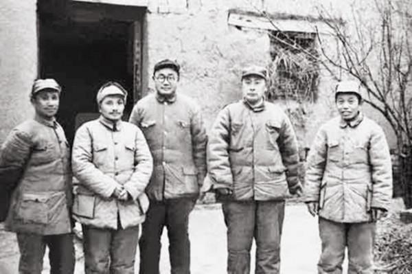 抗戰時期，我軍有多少人佩戴國軍少將以上軍銜？誰的級別最高？