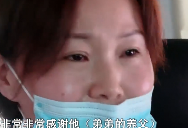 害怕弟弟被父親打死，姐姐心疼弟弟悄悄放出門，不料一別28年