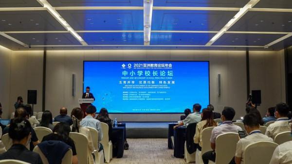 “雙減”落地後，不少家長的心“懸”了起來：學校的作業少了，孩子還能學好嗎？