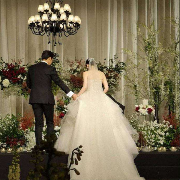 住地下室、吃餿菜、遭子女毆打、被逼跳江，韓國財閥夫人這麼慘