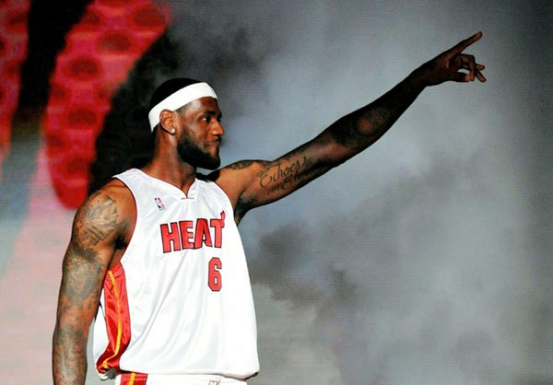 詹姆斯總決賽曾單場怒砍8分，那一場表現為何如此慘淡