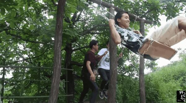 三個90後畢業不工作,跑到深山花八百塊租下荒宅,引400w人圍觀 三個90後畢業不工作,跑到深山花八百塊租下荒宅,引400w人圍觀