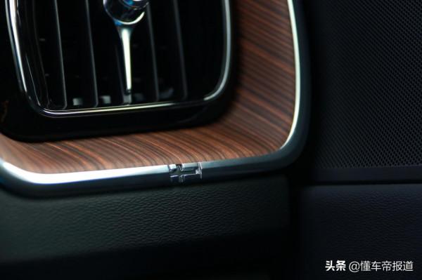 新車|能加電能喝油,行駛質感大躍進!試駕沃爾沃XC60 RECHARGE 新車|能加電能喝油,行駛質感大躍進!試駕沃爾沃XC60 RECHARGE