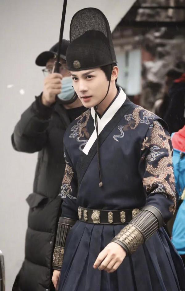 高不成低不就的11個帥氣男星，個個潛力股，誰是下一個“任嘉倫”