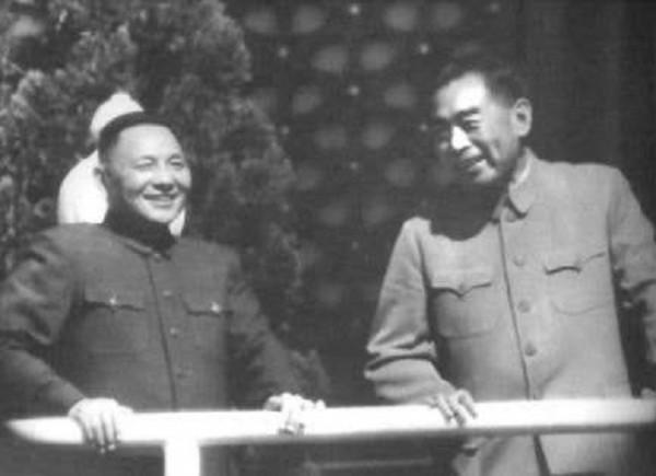 1954年，周恩來當選國務院總理後，又選出10位副總理，他們都是誰