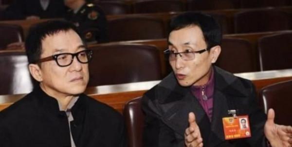 人民大會堂不許化妝參加,需要素顏入鏡,他們和熒幕上差別大嗎? 人民大會堂不許化妝參加,需要素顏入鏡,他們和熒幕上差別大嗎?