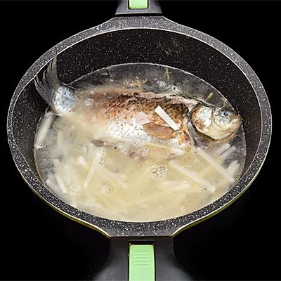 常吃蘿蔔鯽魚湯的人普遍比同齡人身體好