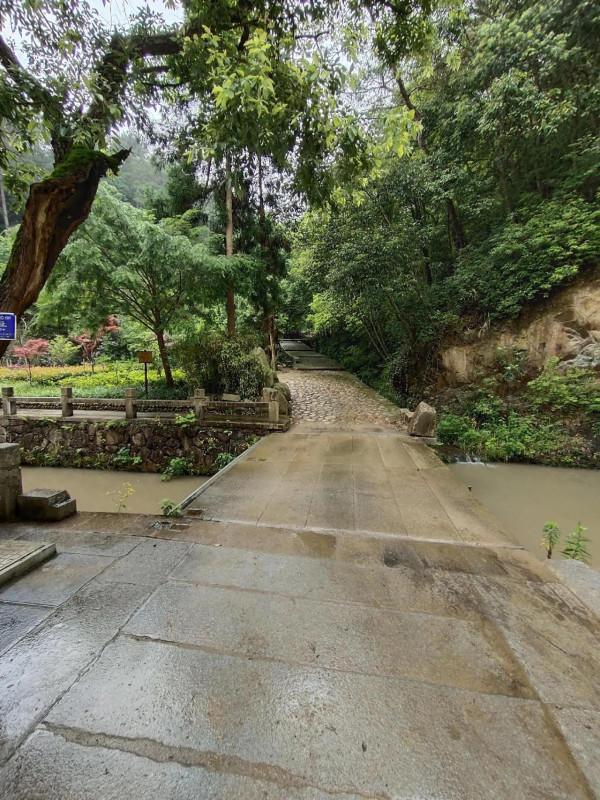 讀徐霞客遊記，既羨慕又慚愧，家鄉的景點都沒有他去得多