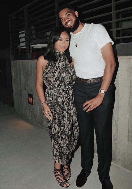 唐斯女友身穿鑽石裙子,高調炫富,遭網友吐槽整容過度 唐斯女友身穿鑽石裙子,高調炫富,遭網友吐槽整容過度