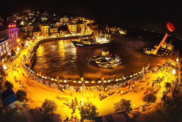 在浙江的燈影裡，搖醒一個春天