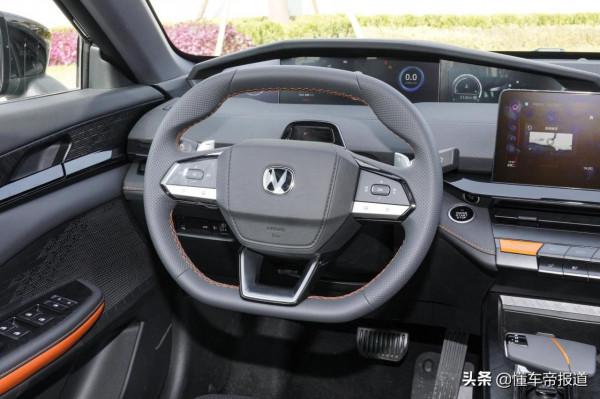 新車 &vert; 年輕人運動家轎！長安UNI-V開啟預訂，先享預訂價13&period;49萬元