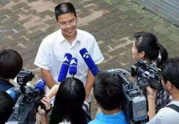 難倒閱卷老師的高考作文，全篇僅有755字卻得滿分，這是什麼情況