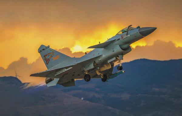 中國空軍的明智決定！放棄引進F16和幻影，國產殲10得以橫空出世