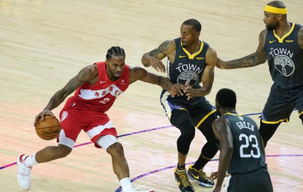 昂貴到望而卻步:科比退役門票可買10套房,猛龍一場比賽收入1億 昂貴到望而卻步:科比退役門票可買10套房,猛龍一場比賽收入1億