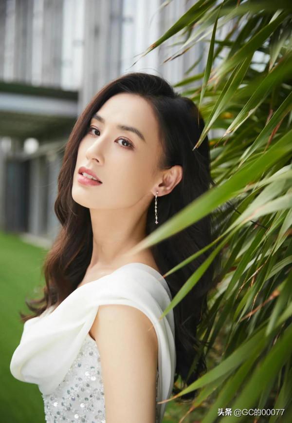 明星圖片黃聖依