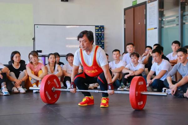 「大咖面對面」中國健美協會副主席、舉重冠軍蒞臨賽普授課