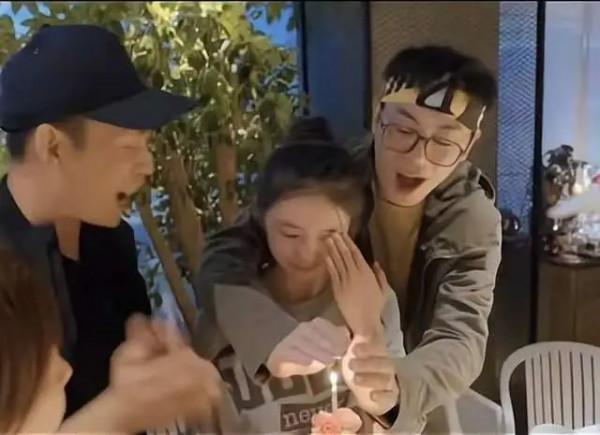 已有家庭還不自律?這8位已婚明星,真是一個比一個沒分寸 已有家庭還不自律?這8位已婚明星,真是一個比一個沒分寸