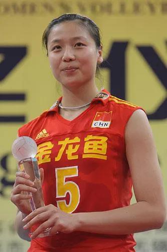 魏秋月的故事:亞洲最美二傳,與老公15歲就相識,曾被郎平催婚 魏秋月的故事:亞洲最美二傳,與老公15歲就相識,曾被郎平催婚